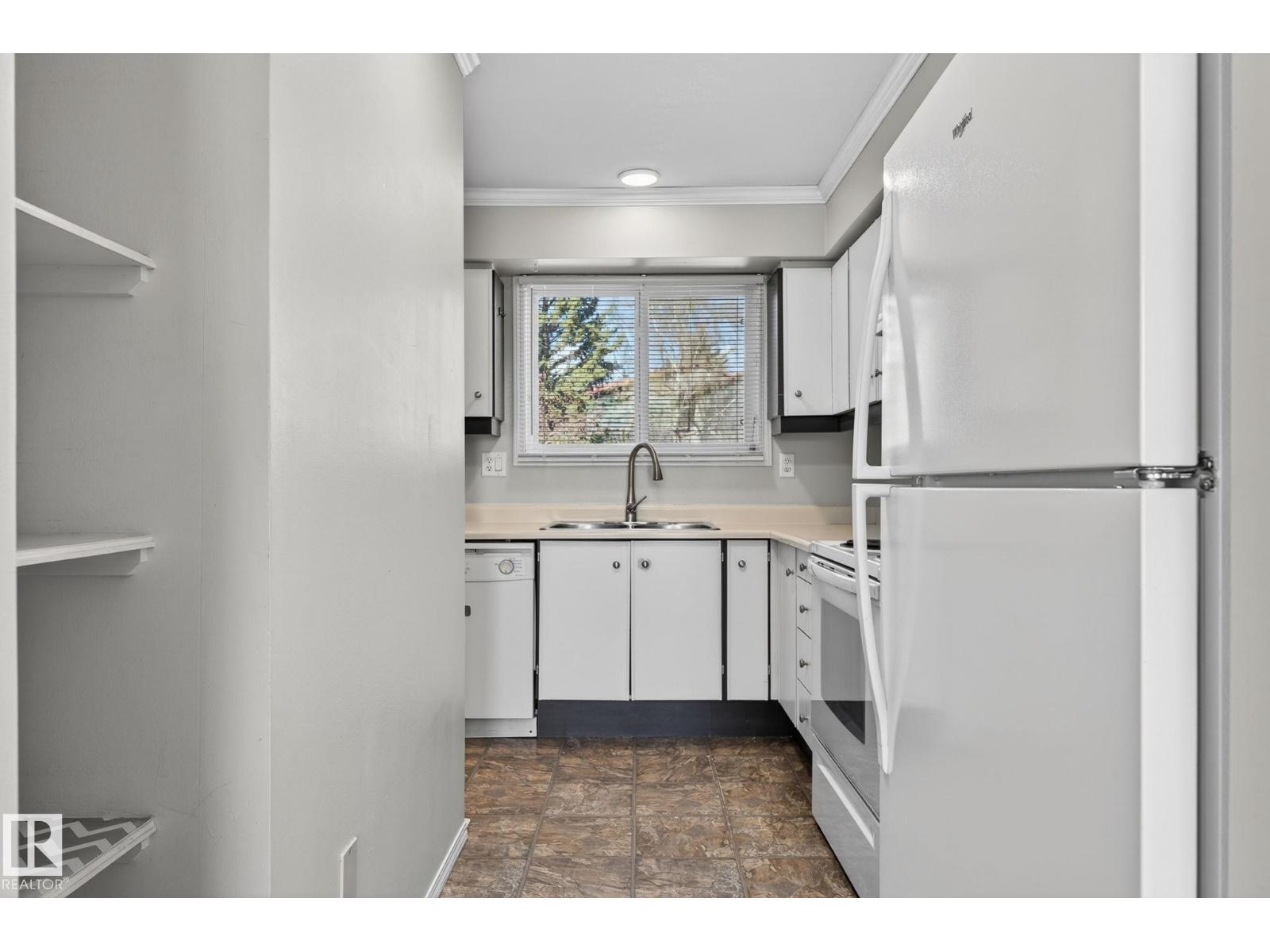 #18 17409 95 ST NW - 10