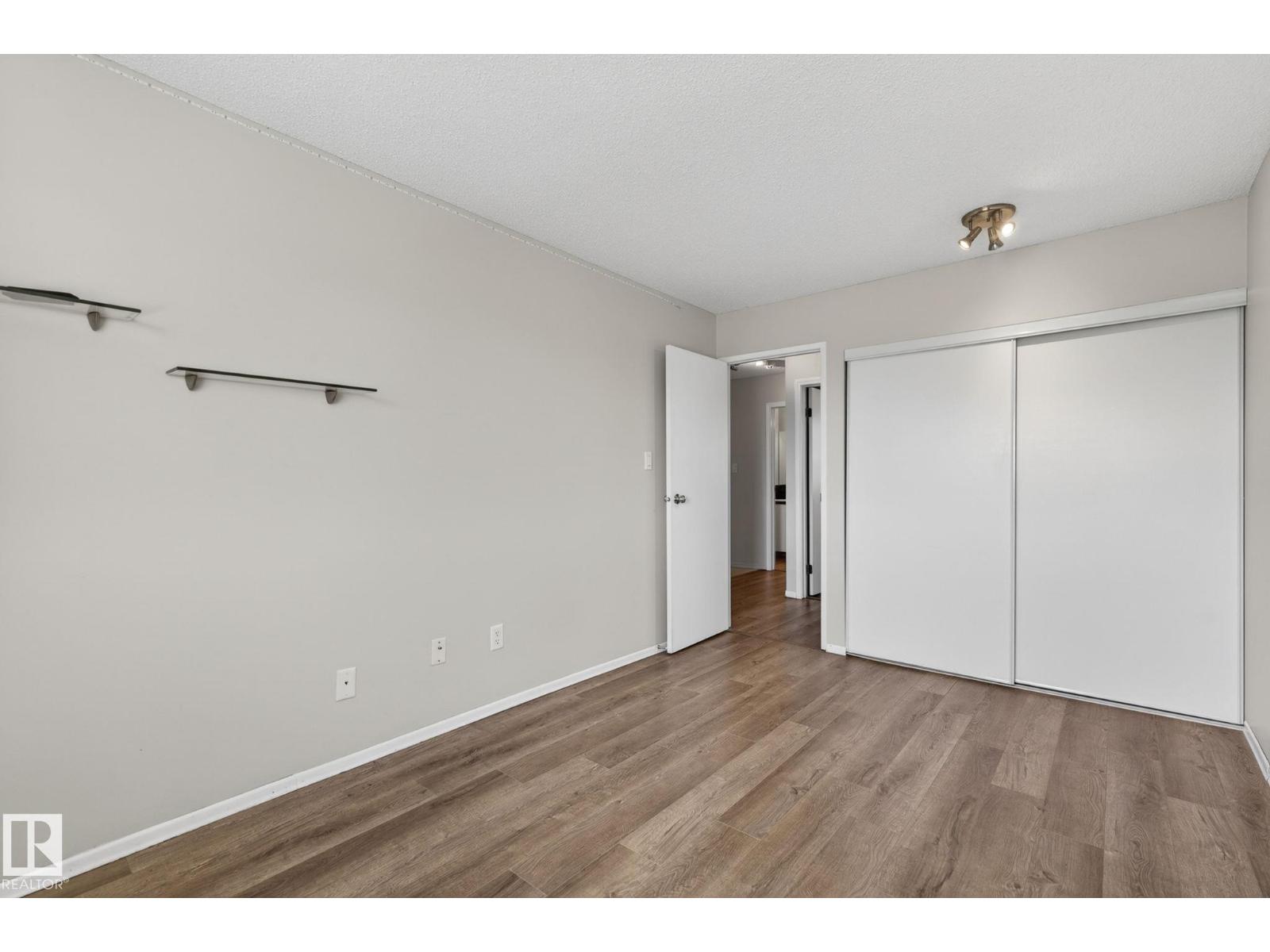 #18 17409 95 ST NW - 30