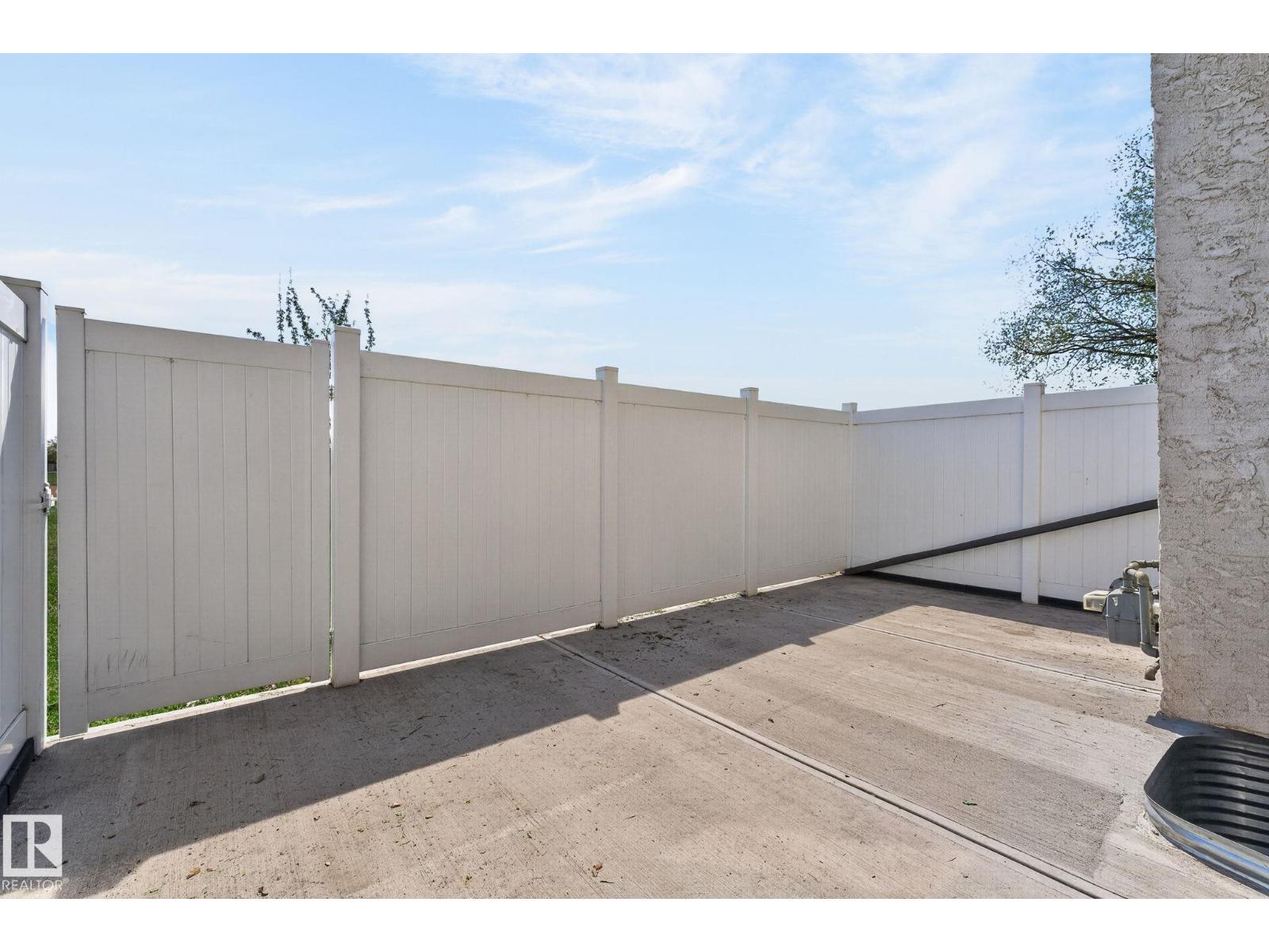 #18 17409 95 ST NW - 39