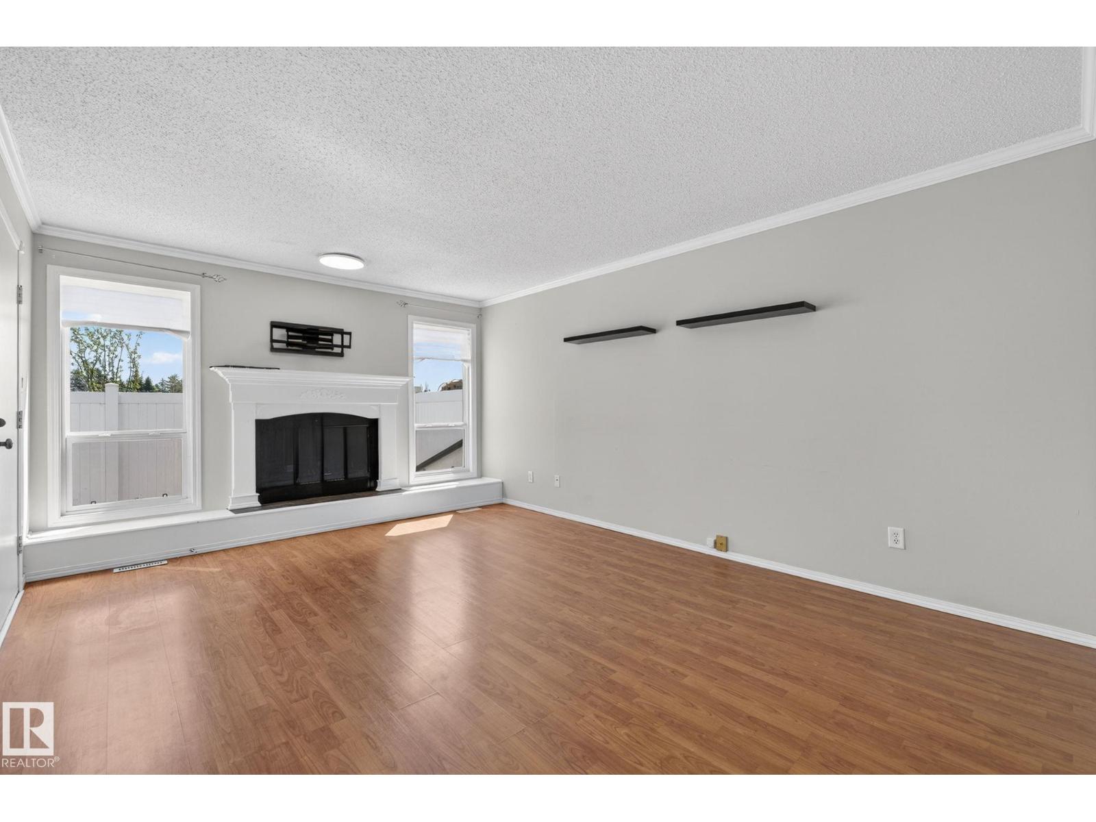 #18 17409 95 ST NW - 4