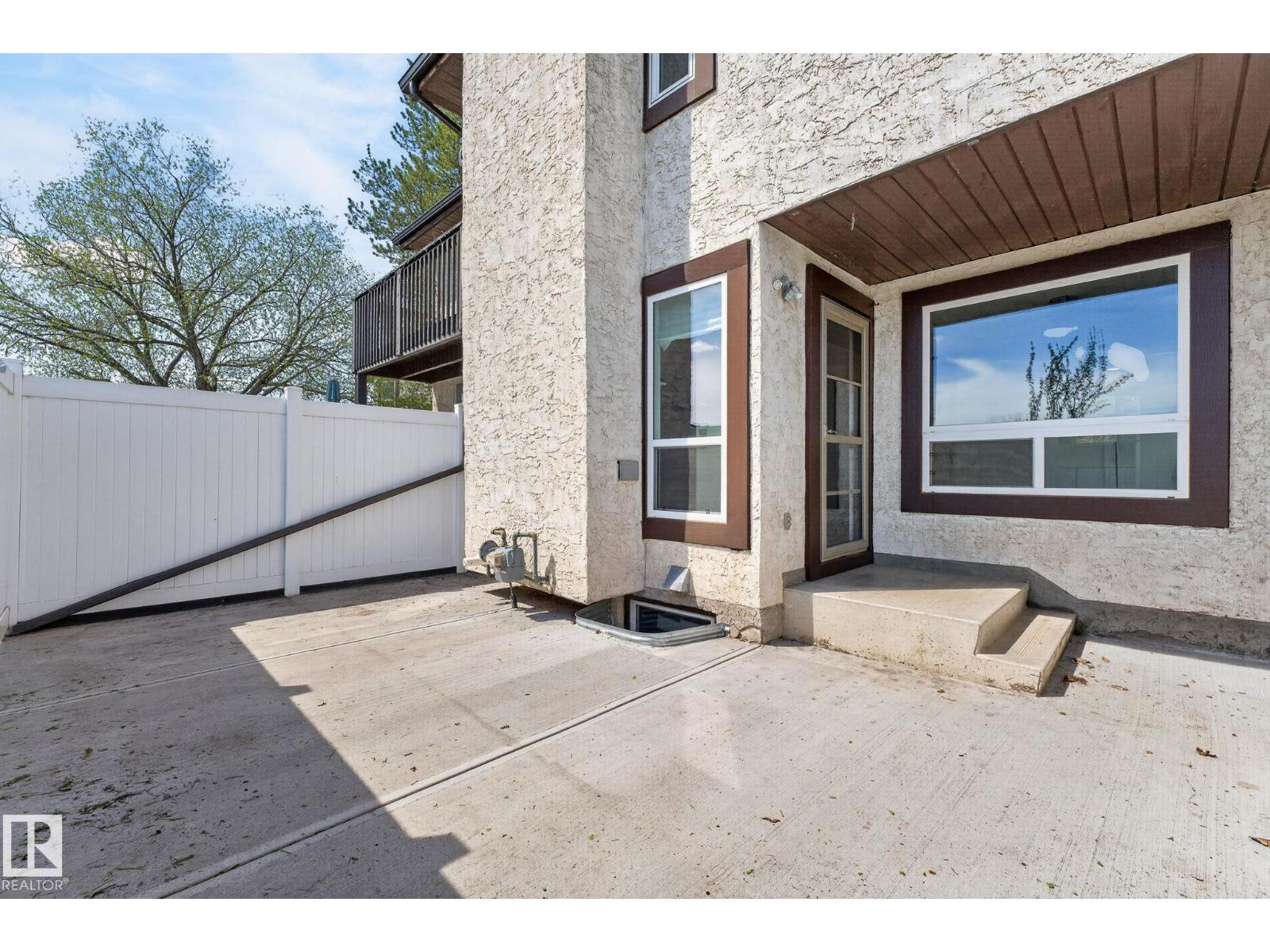 #18 17409 95 ST NW - 40