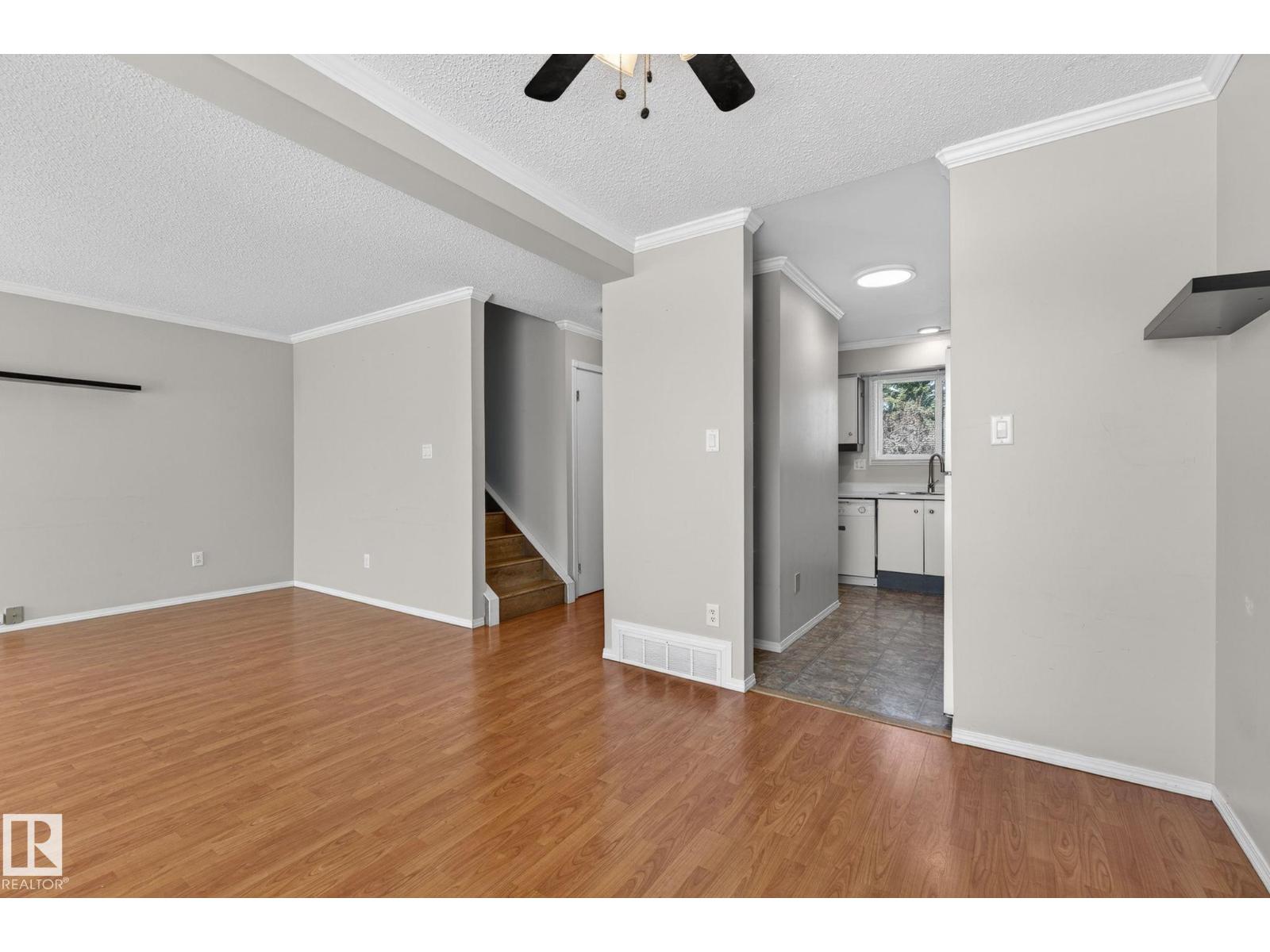 #18 17409 95 ST NW - 9