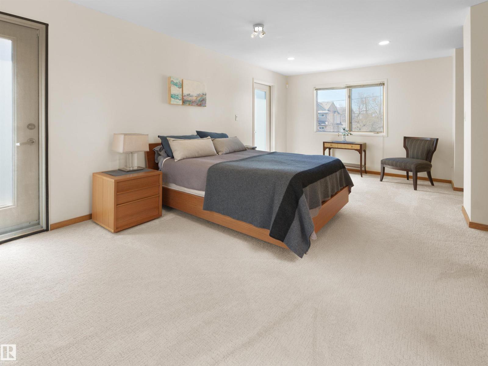 10725 UNIVERSITY AV NW, Edmonton