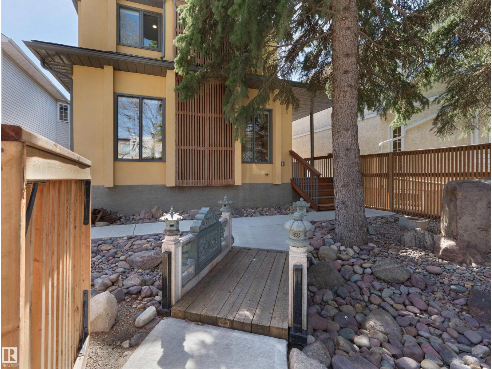 10725 UNIVERSITY AV NW, Edmonton