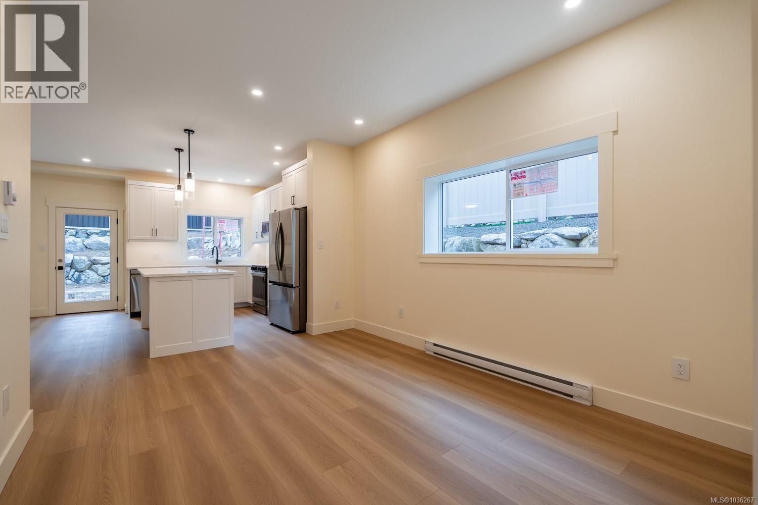 668 Sanderson Rd - 10
