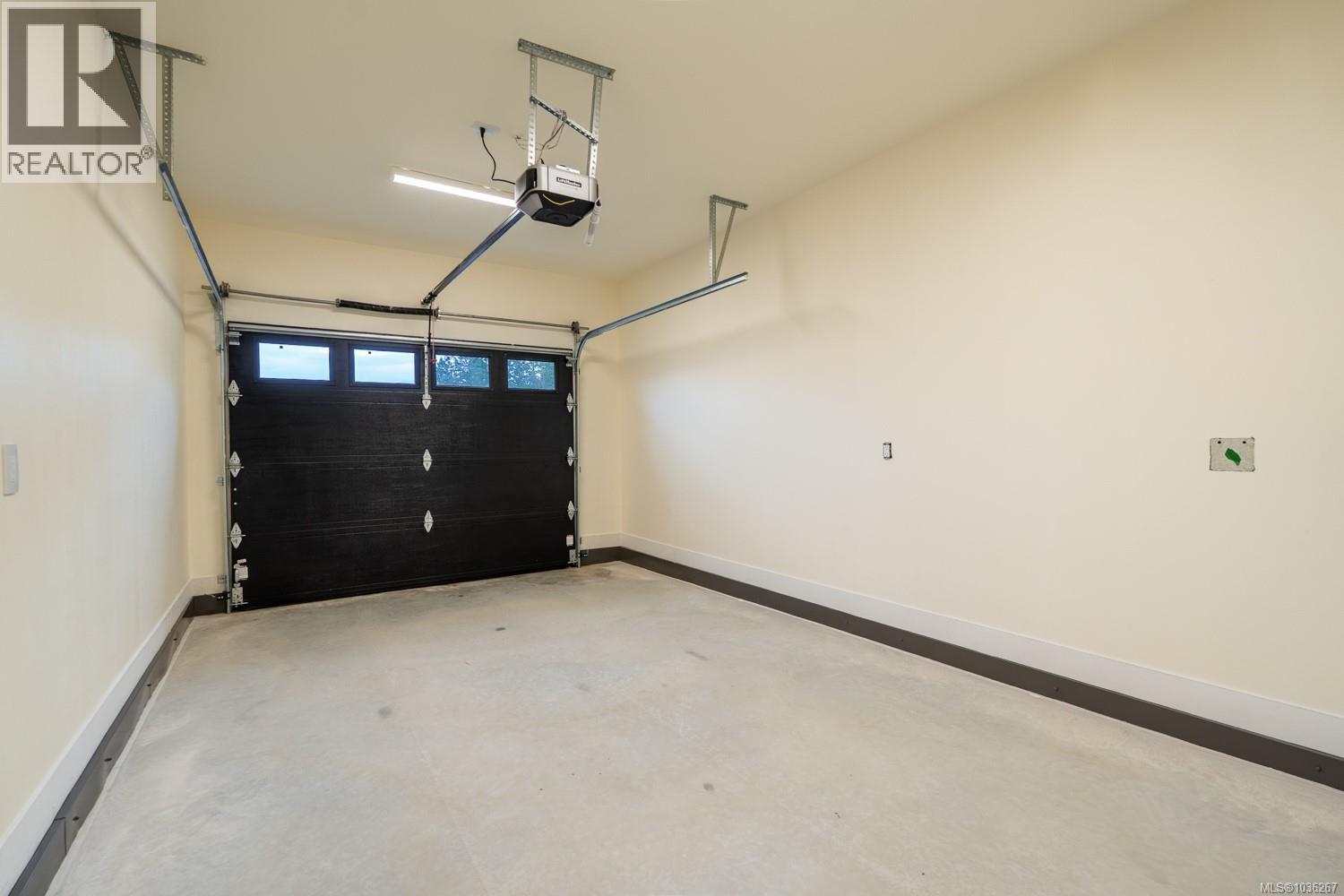 668 Sanderson Rd - 23