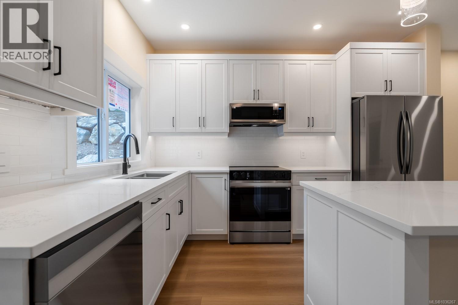 668 Sanderson Rd - 4