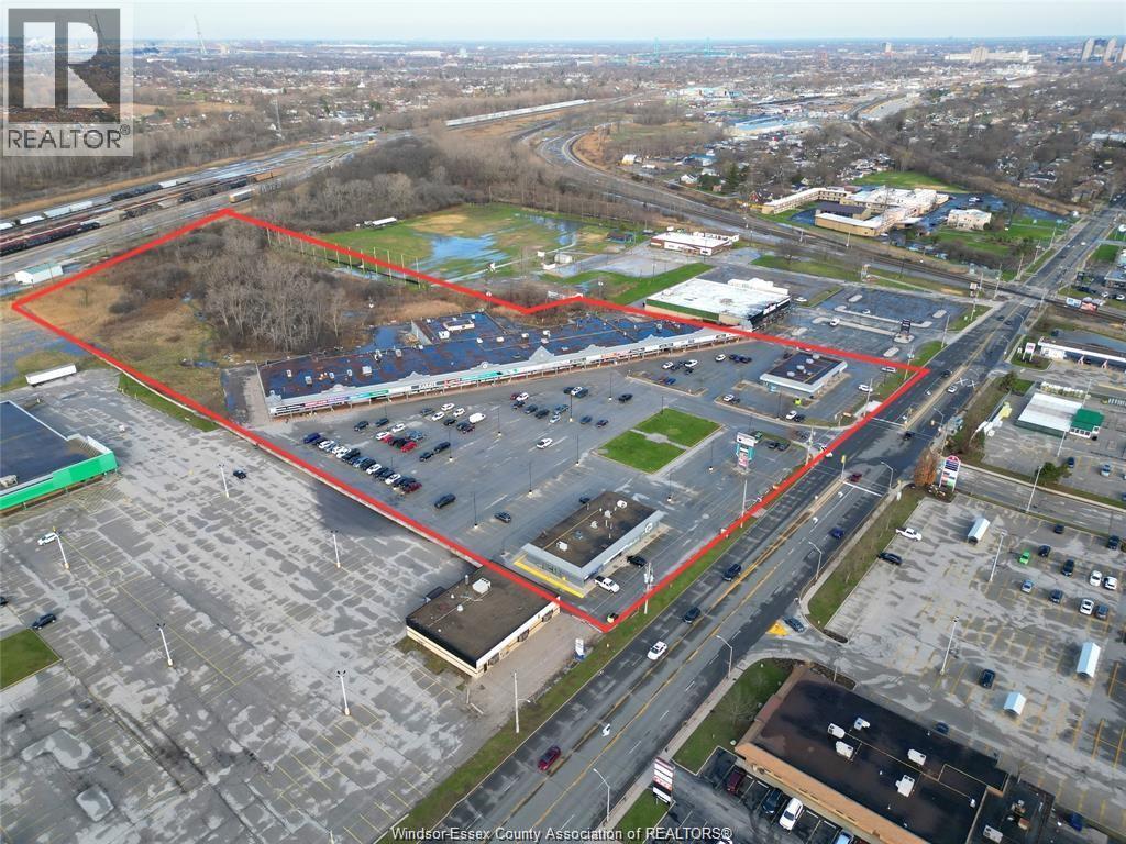 2469 DOUGALL, Windsor, Ontario, N8X1T3 — Photo 2