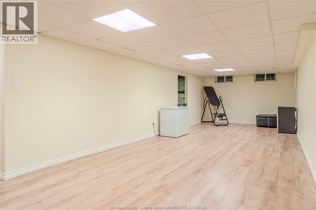 2477 MARK AVENUE, Windsor, Ontario, N9E2W2 — Photo 23