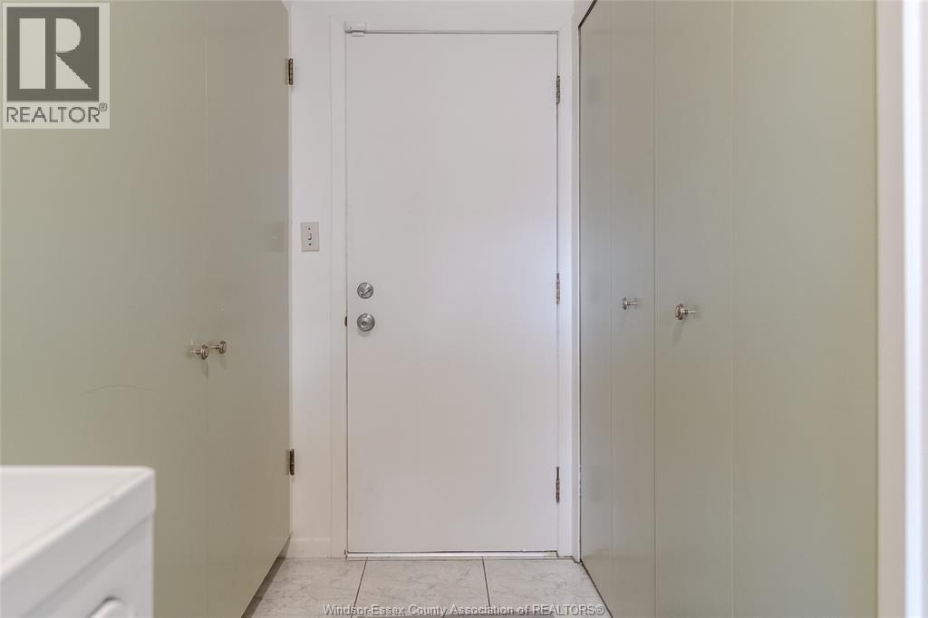 2477 MARK AVENUE, Windsor, Ontario, N9E2W2 — Photo 25