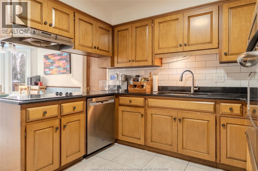 2477 MARK AVENUE, Windsor, Ontario, N9E2W2 — Photo 9