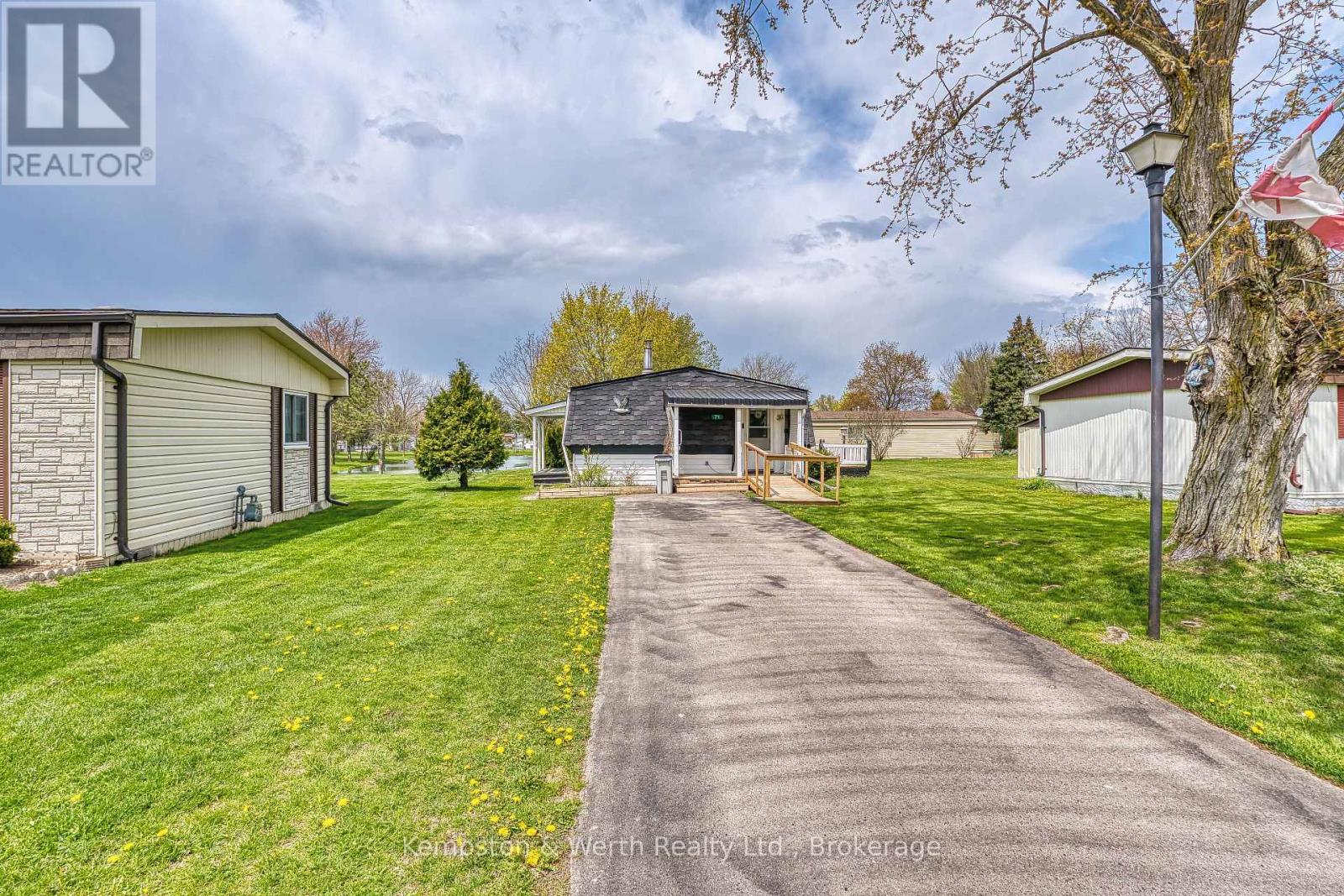 71 FAIRVIEW CRESCENT - 2