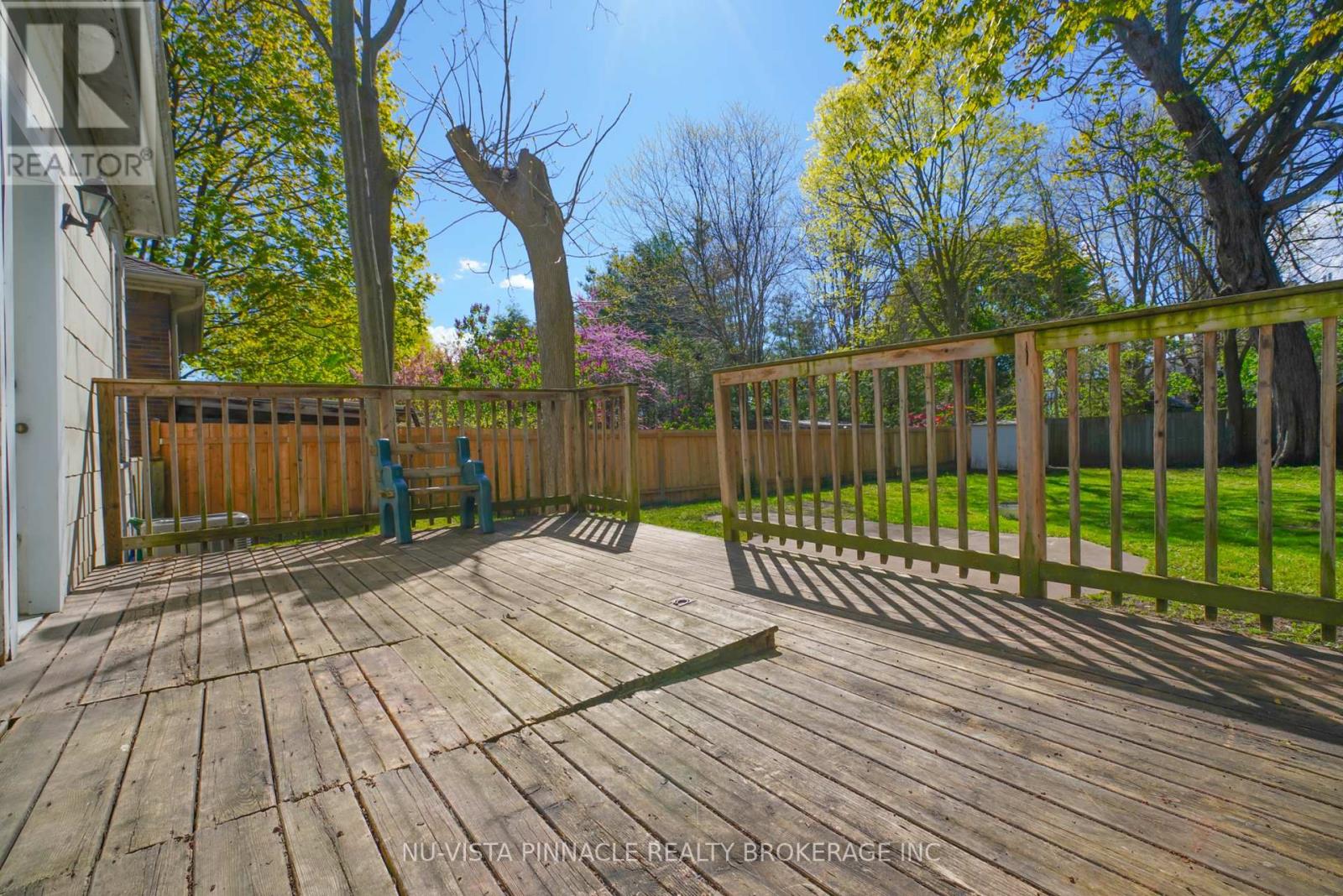 571 DUFFERIN AVENUE - 14