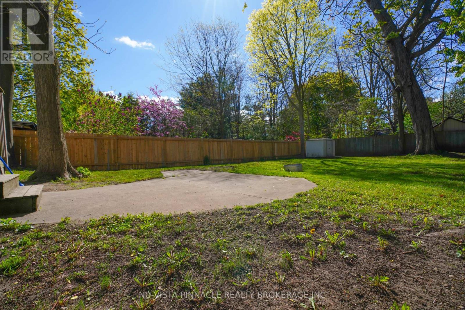 571 DUFFERIN AVENUE - 15