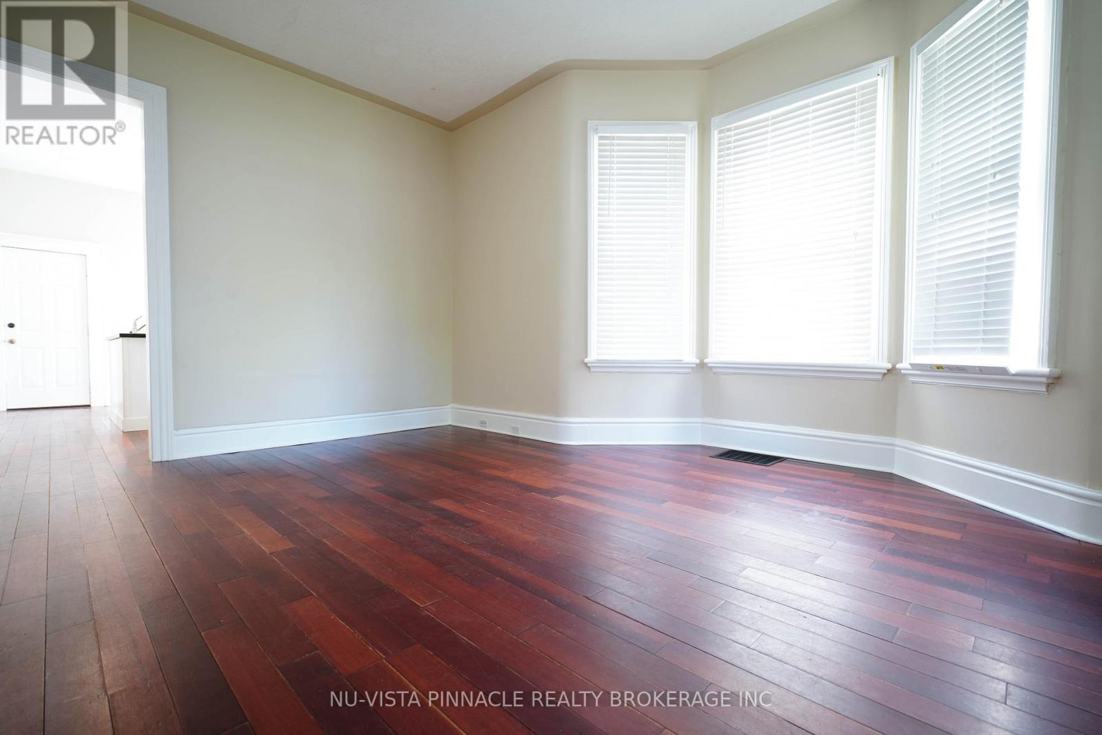 571 DUFFERIN AVENUE - 4