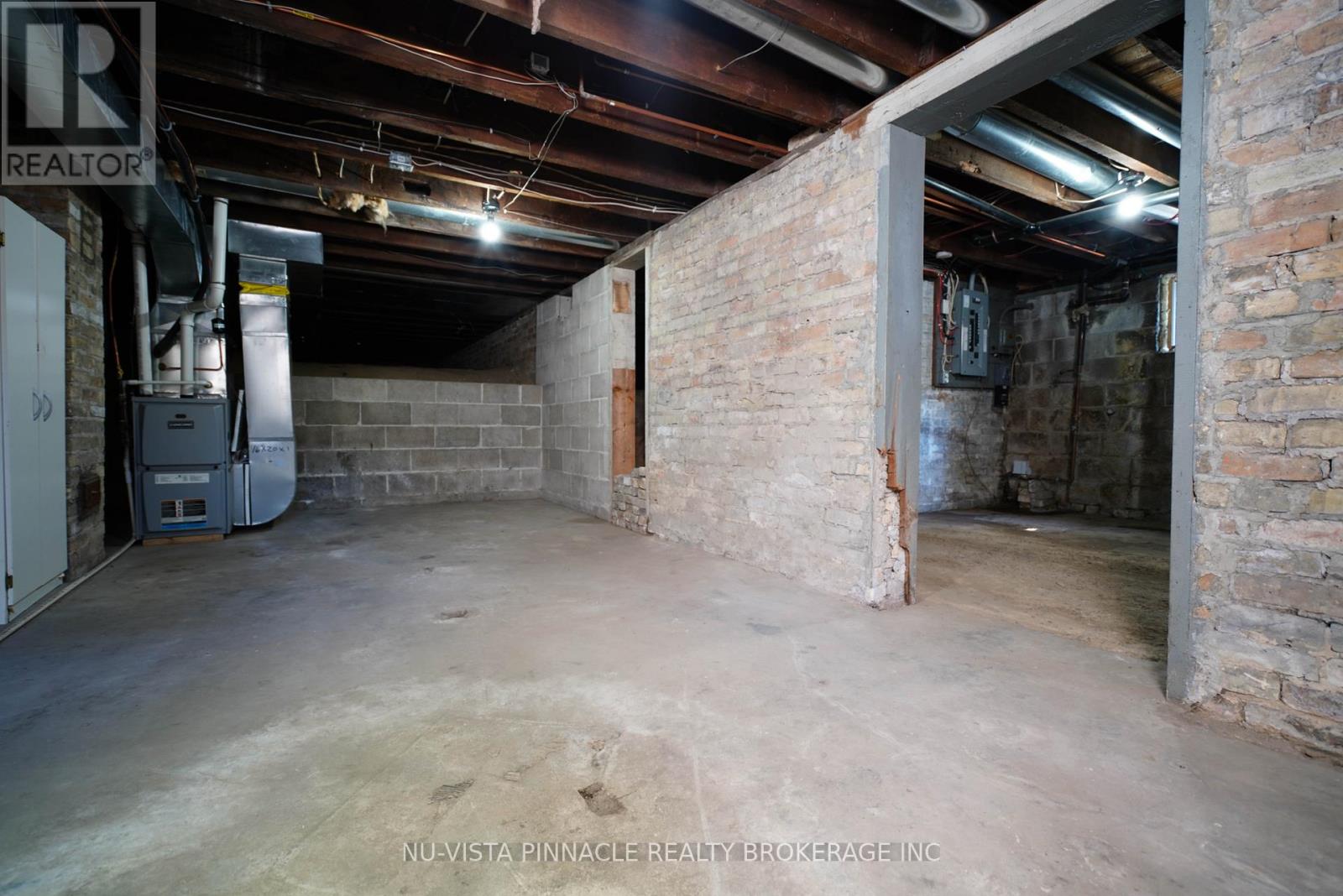 571 DUFFERIN AVENUE - 17