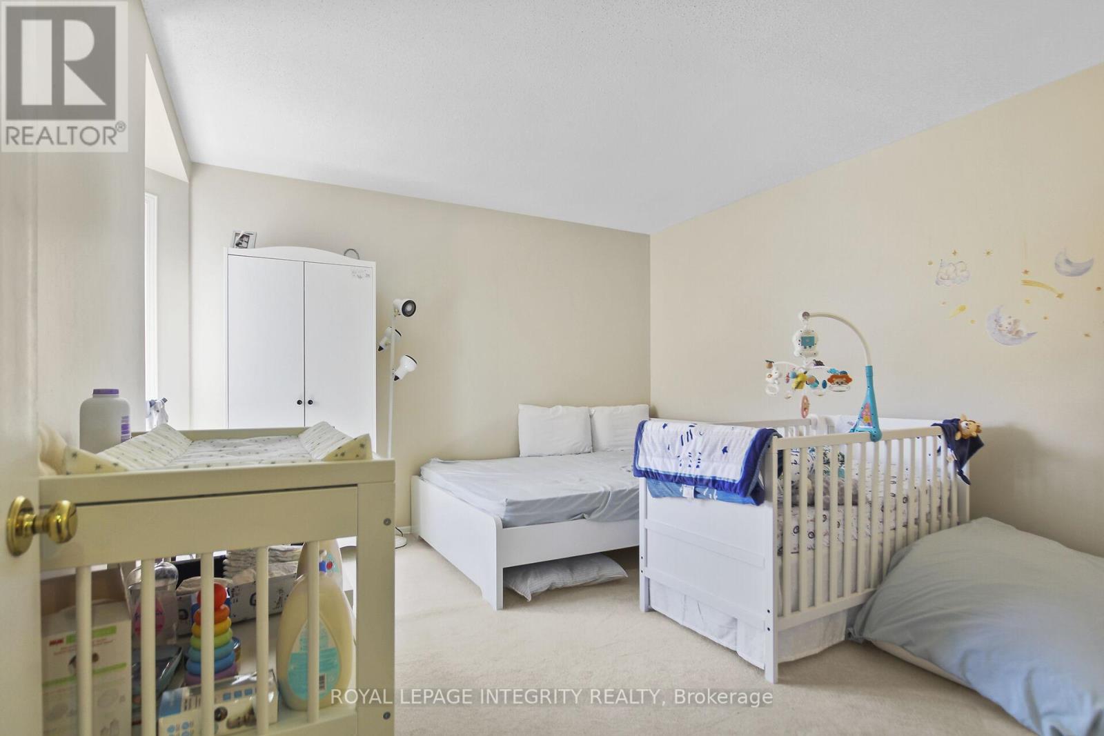 #10 3 STONEBANK CRESCENT - 24