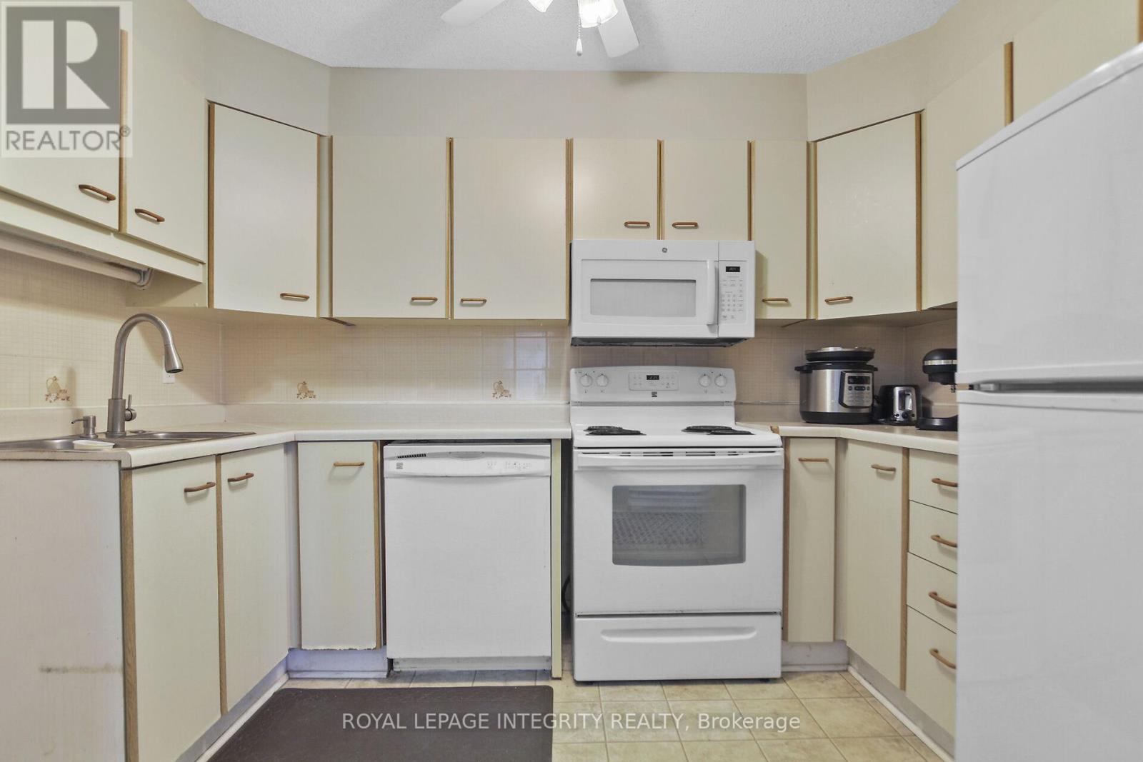 #10 3 STONEBANK CRESCENT - 17