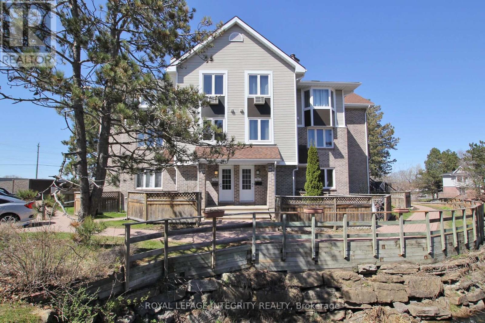 #10 3 STONEBANK CRESCENT - 2