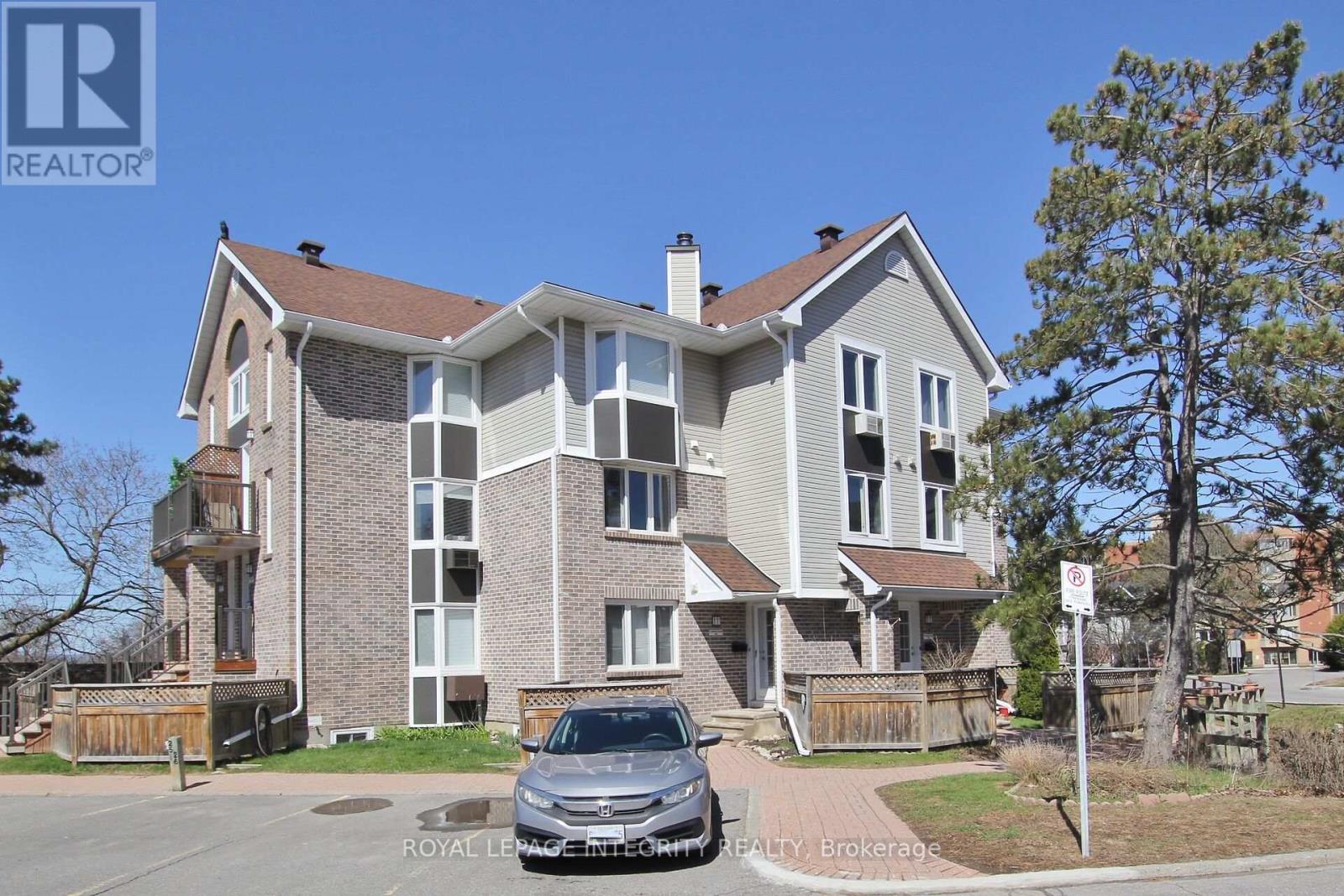 #10 3 STONEBANK CRESCENT - 3