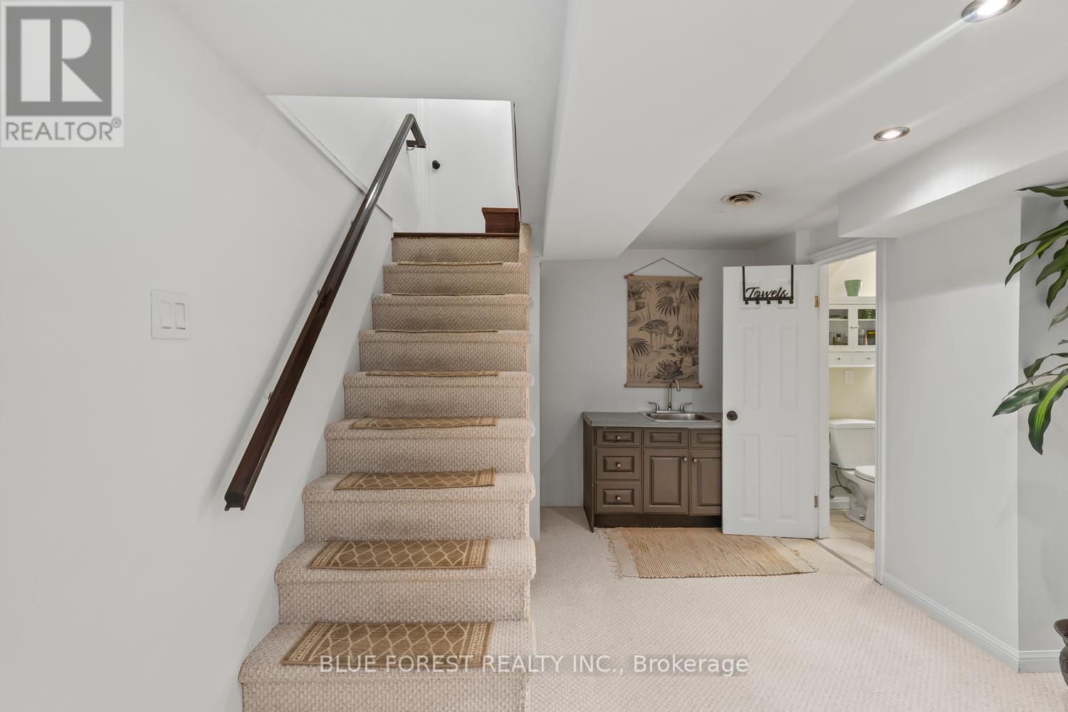 43 COMPTON CRESCENT - 34