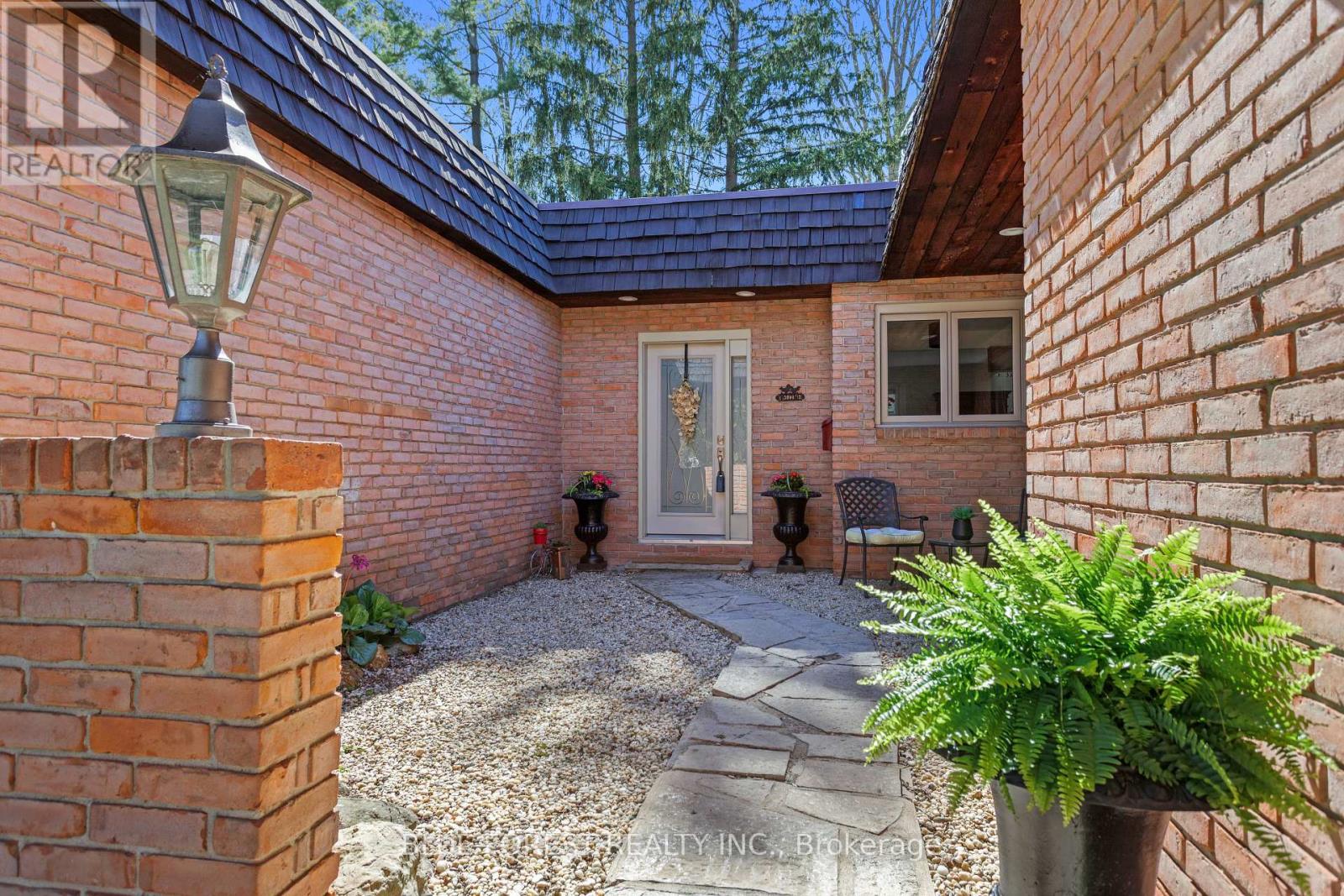 43 COMPTON CRESCENT - 4