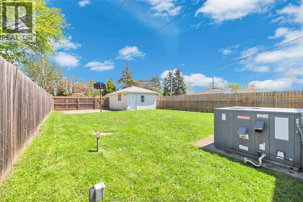1752 BENJAMIN, Windsor, Ontario, N8X4N6 — Photo 2