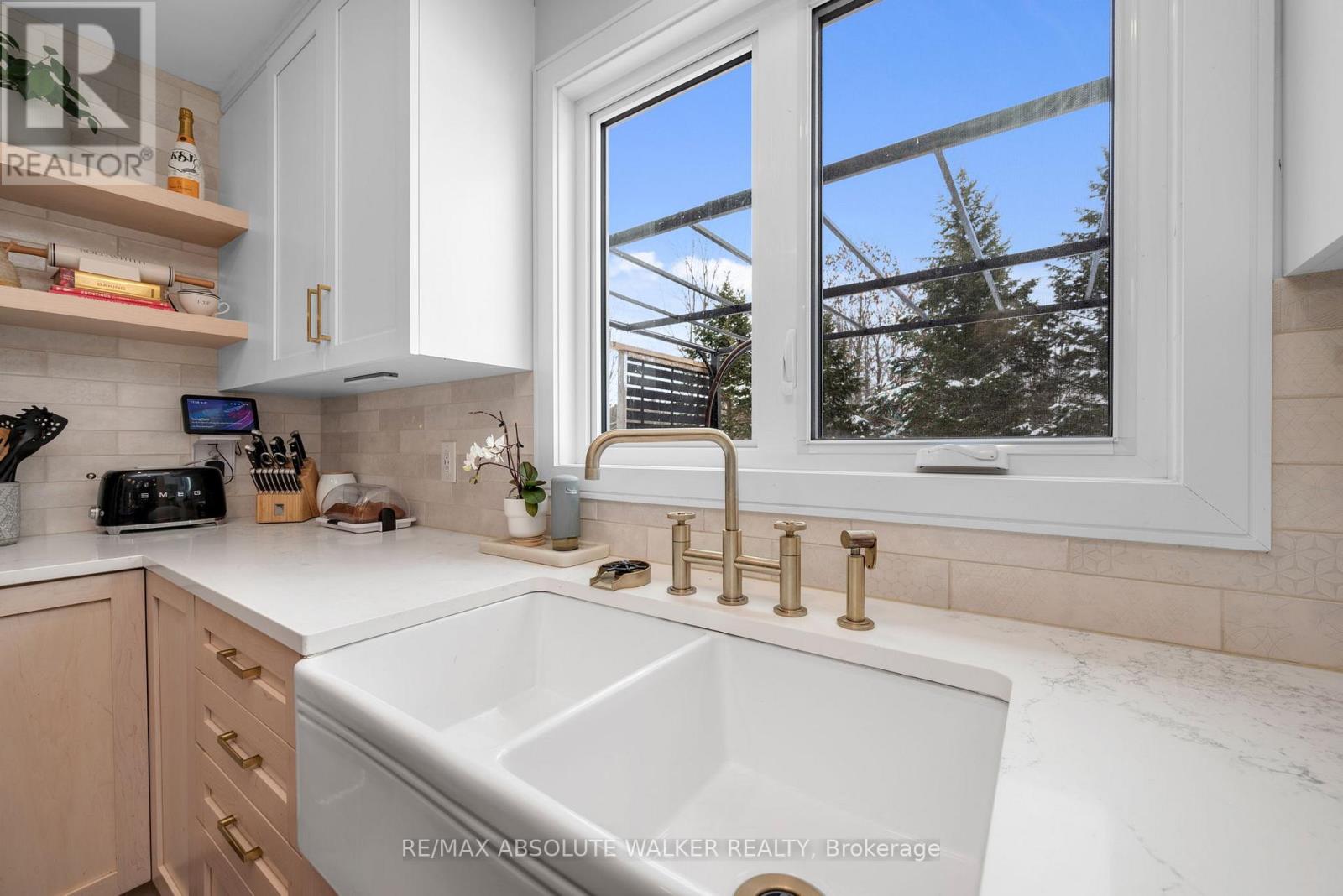 168 ROXANNE STREET — photo 14