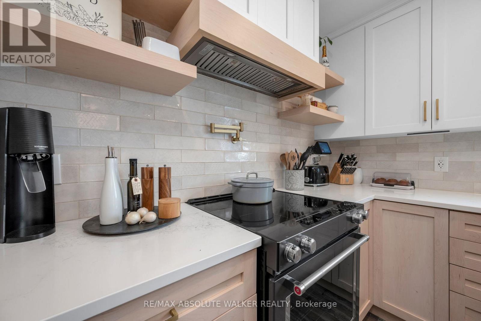 168 ROXANNE STREET — photo 15