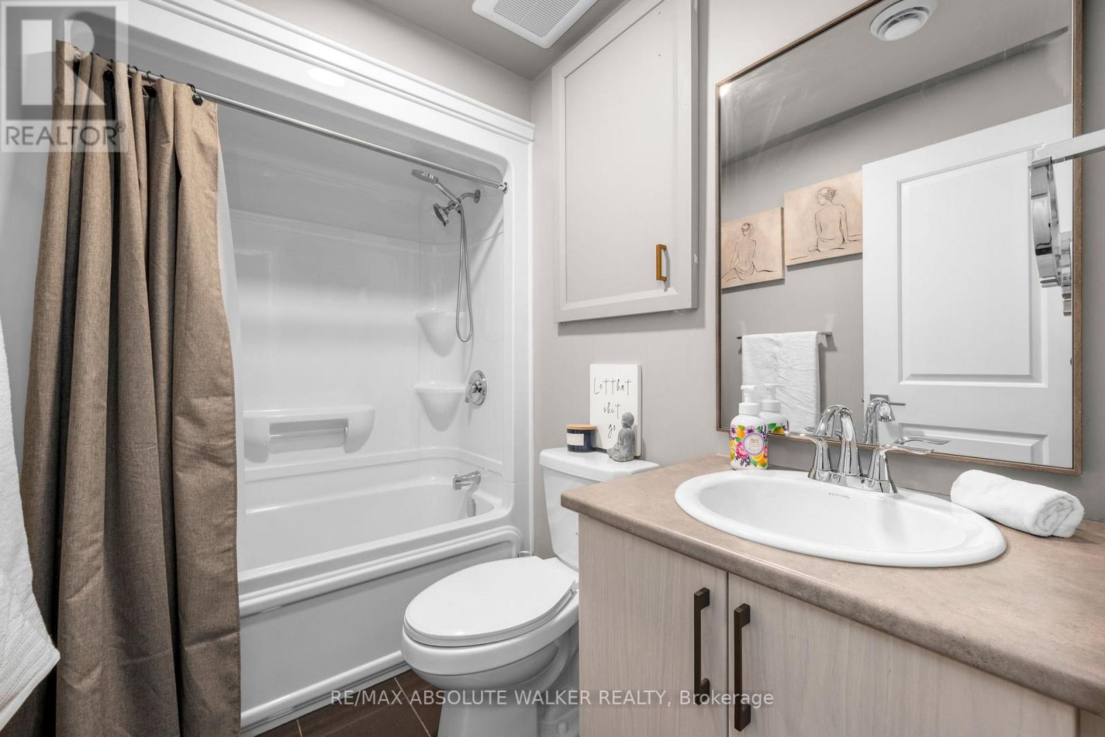 168 ROXANNE STREET — photo 36