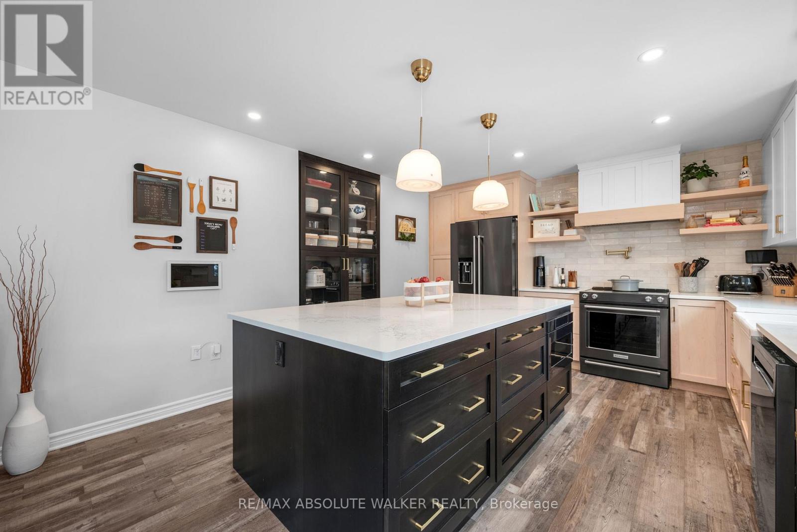 168 ROXANNE STREET — photo 12