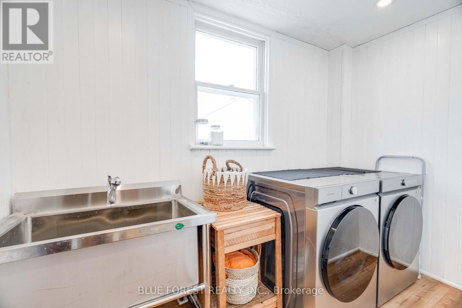 521 UPPER QUEEN STREET - 14