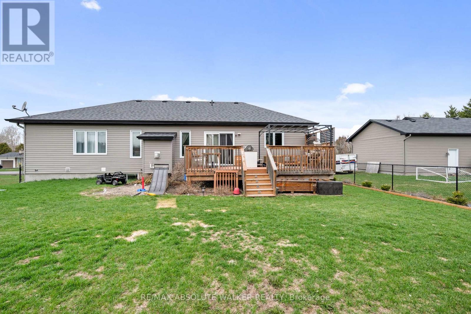 168 ROXANNE STREET — photo 37