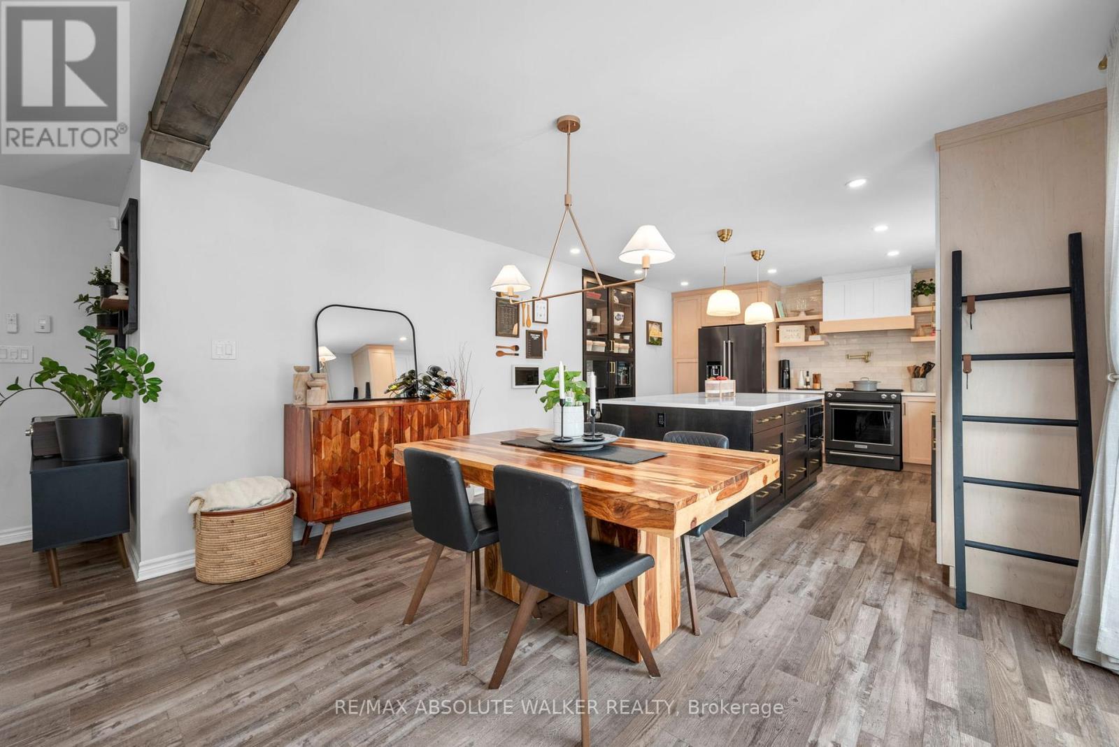 168 ROXANNE STREET — photo 8