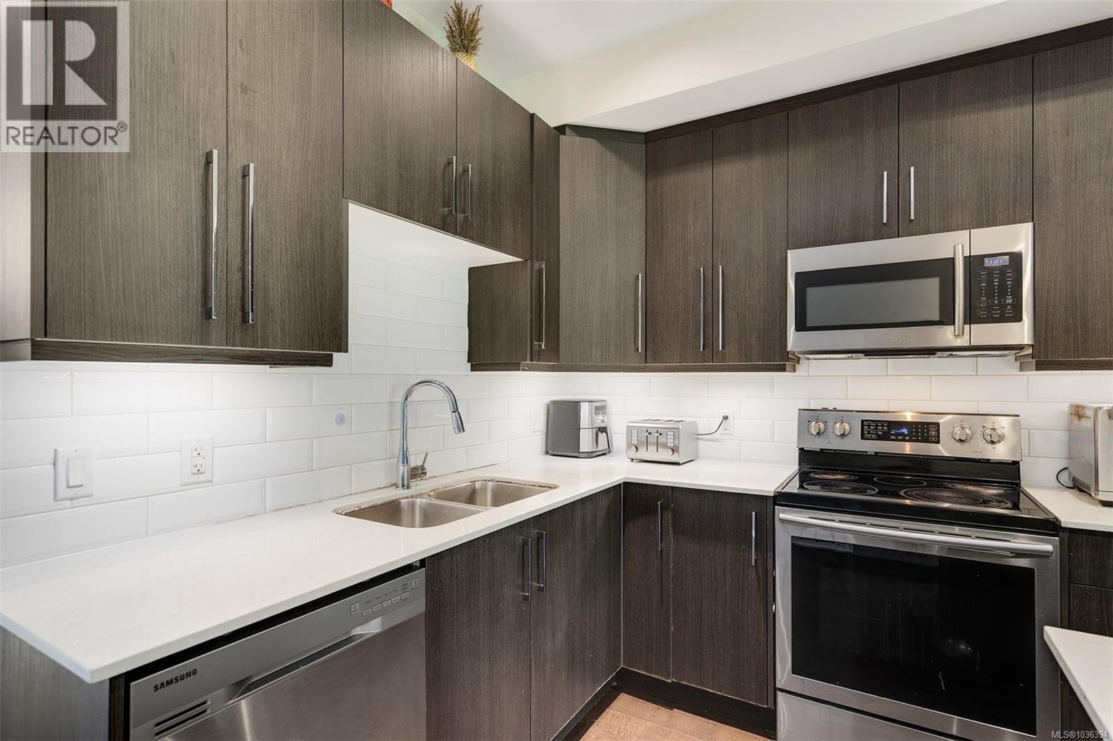 #115 300 Phelps Ave - 16