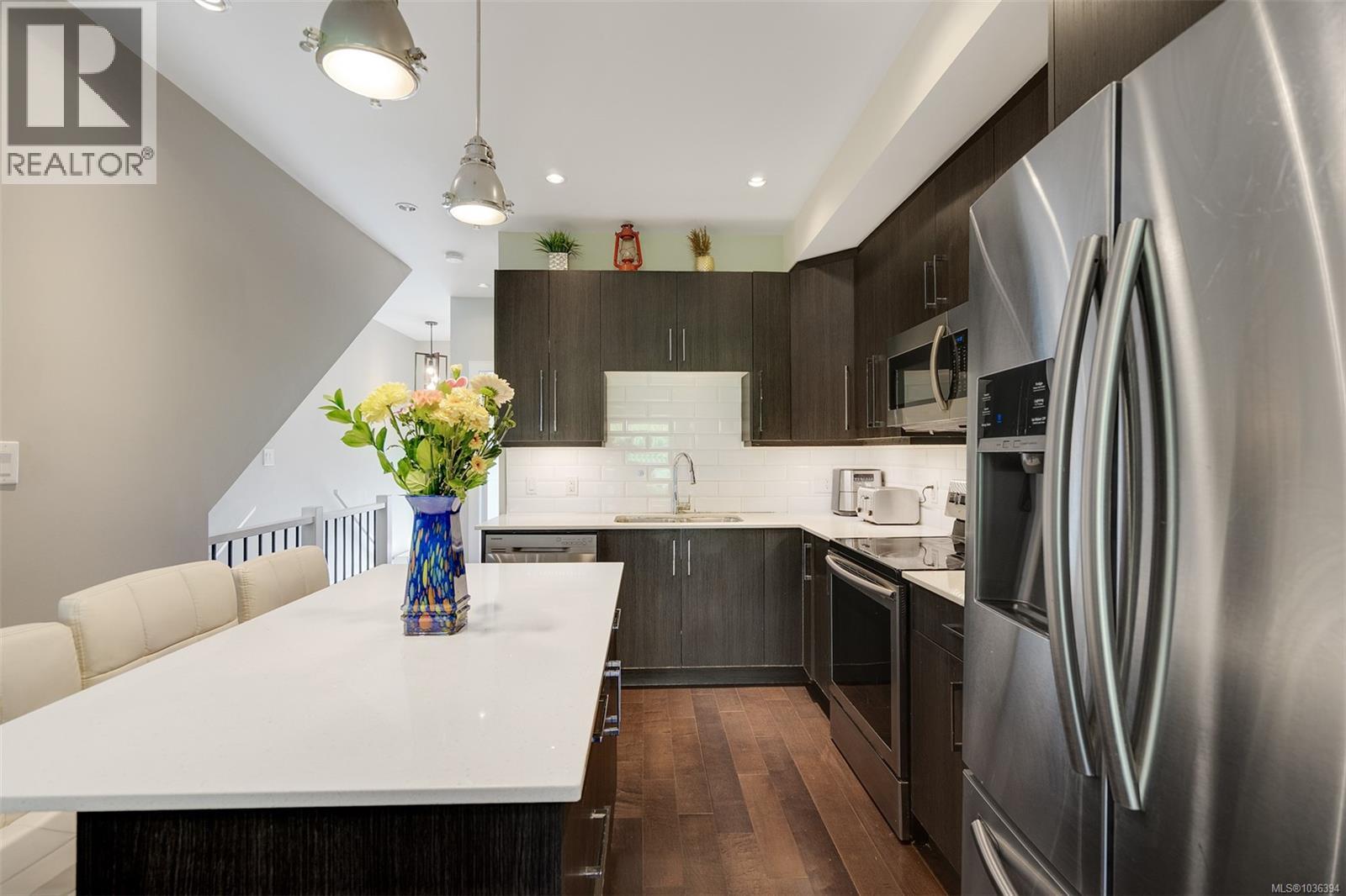 #115 300 Phelps Ave - 19