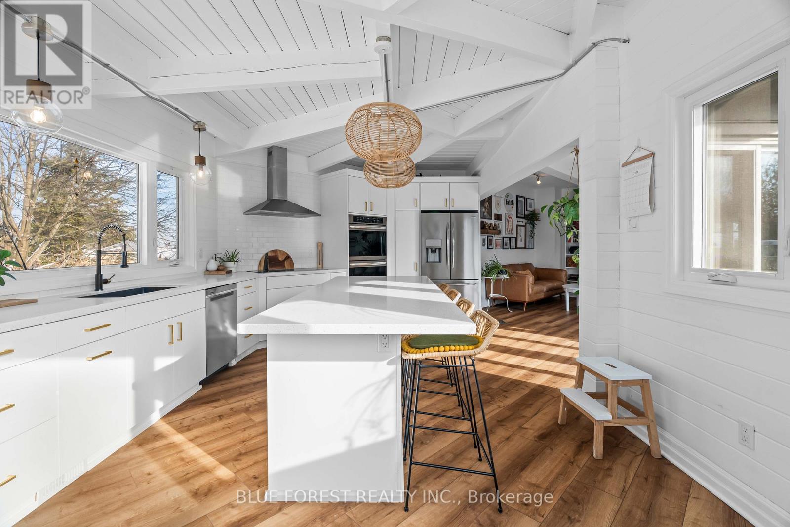 521 UPPER QUEEN STREET - 16