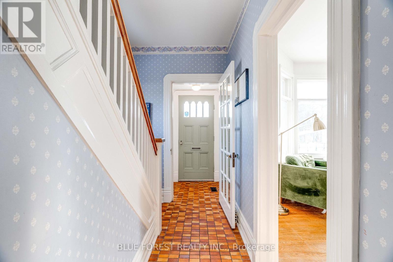 521 UPPER QUEEN STREET - 6