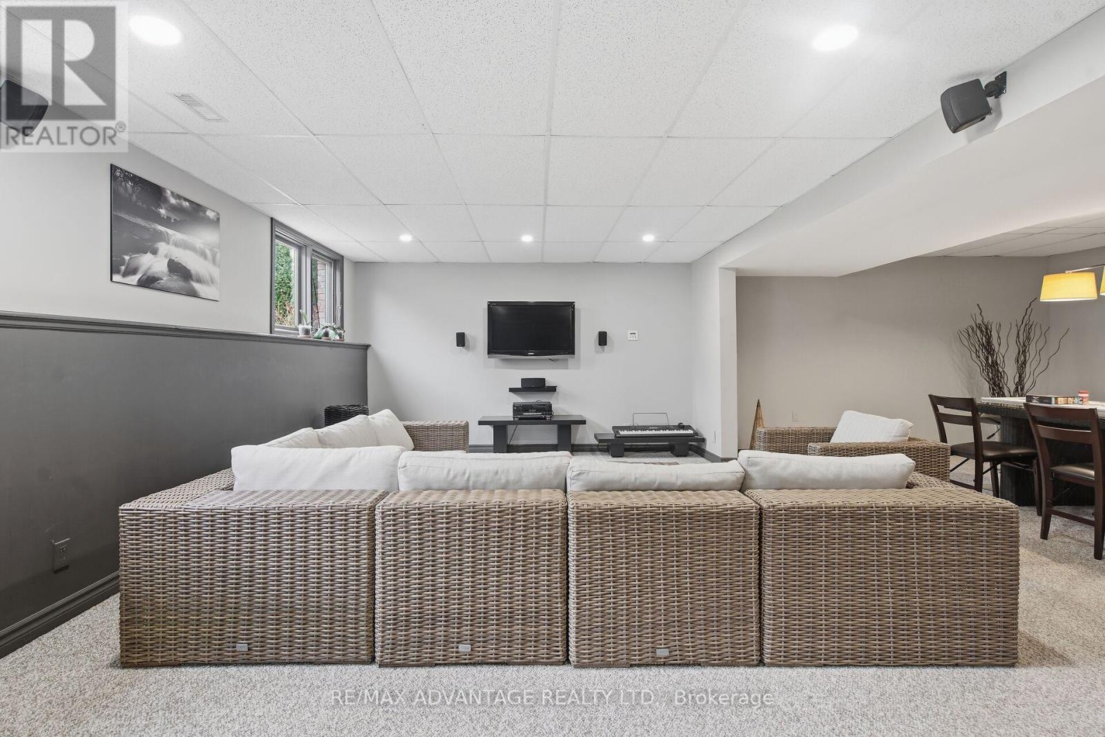 28 WYNFIELD LANE - 33
