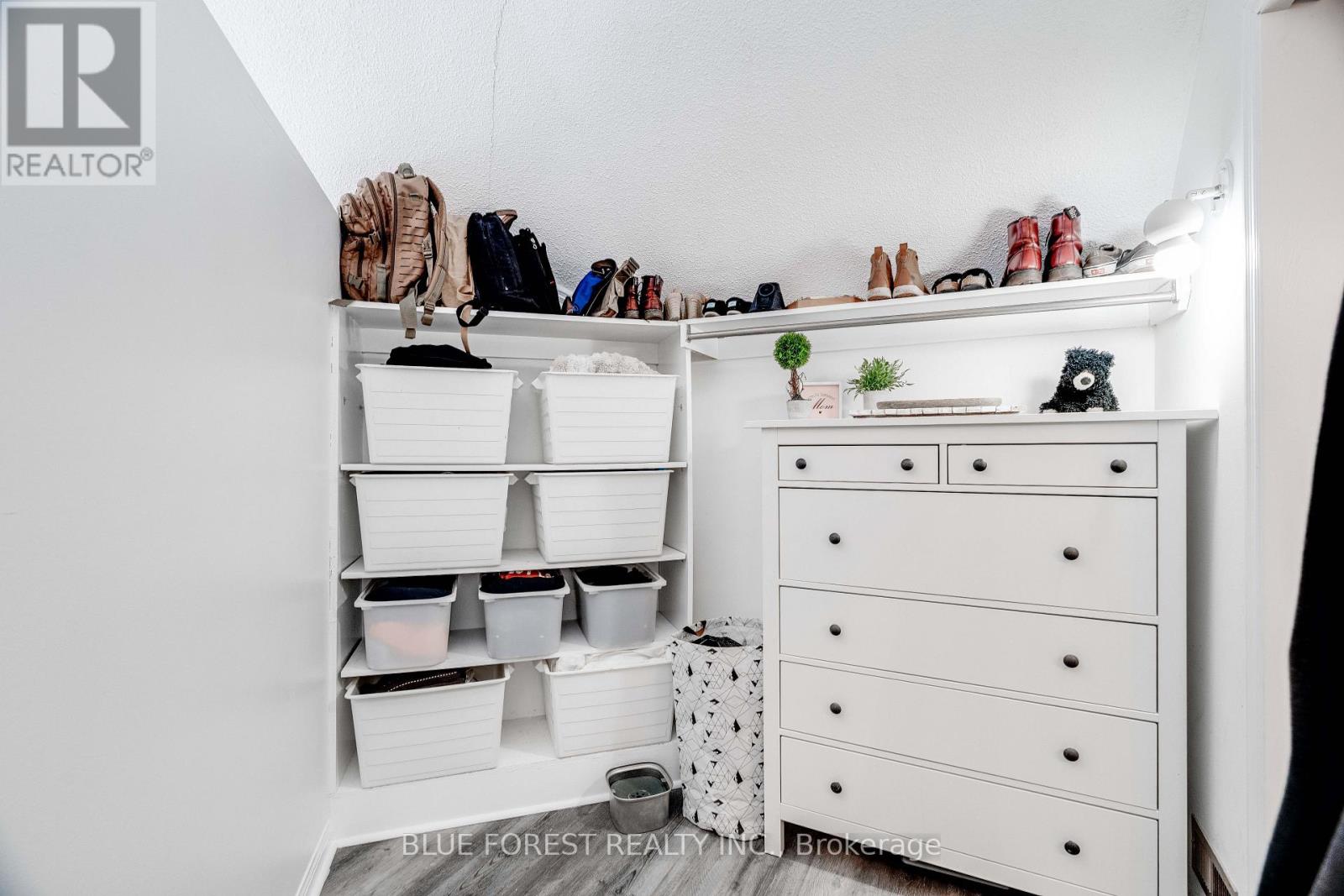 521 UPPER QUEEN STREET - 29