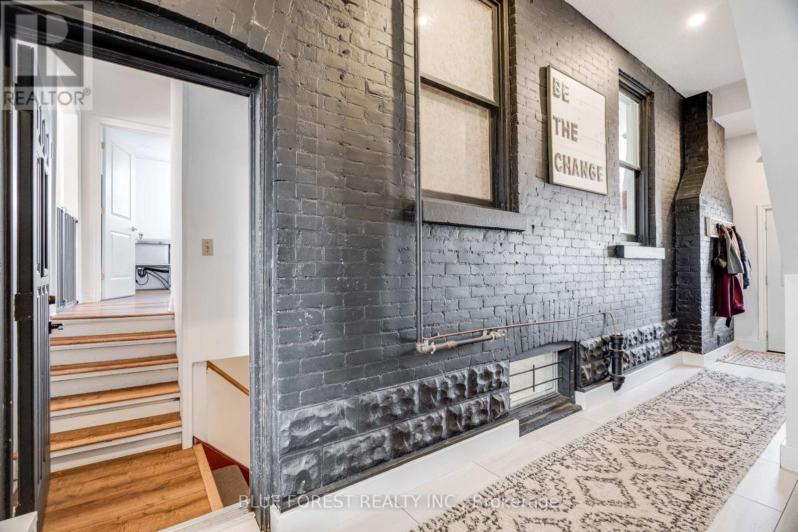 521 UPPER QUEEN STREET - 36