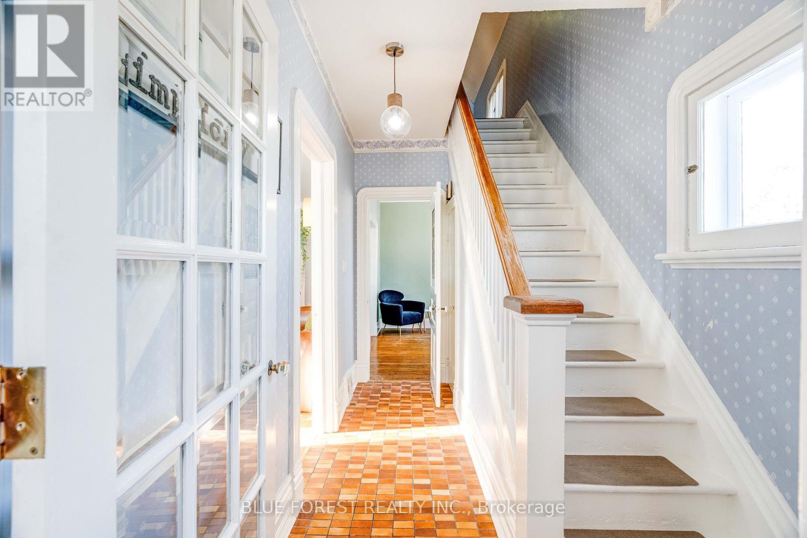 521 UPPER QUEEN STREET - 7