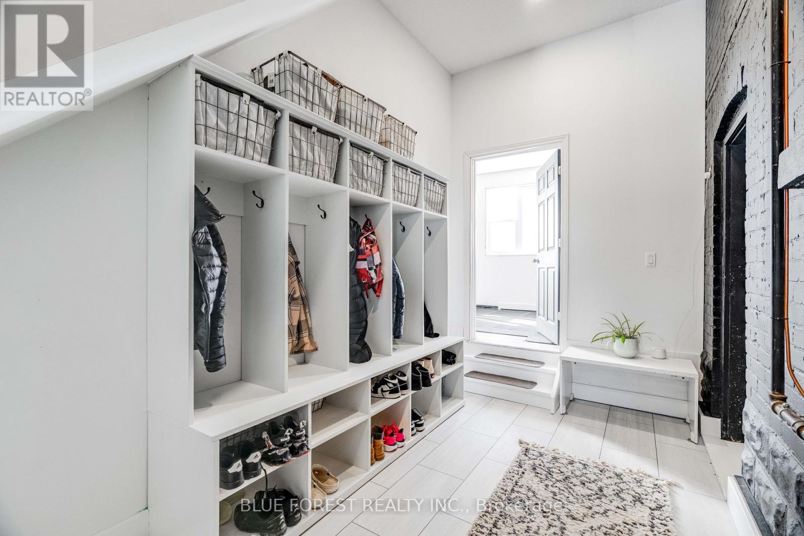 521 UPPER QUEEN STREET - 37