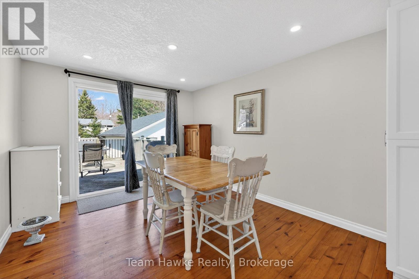 14 SARNA DRIVE - 15