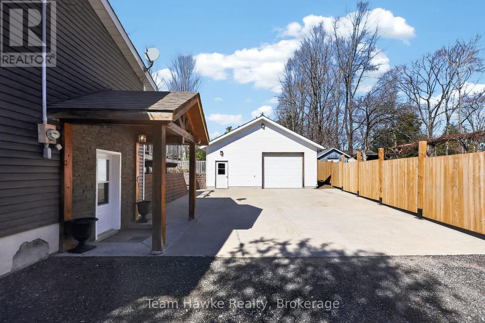 14 SARNA DRIVE - 38