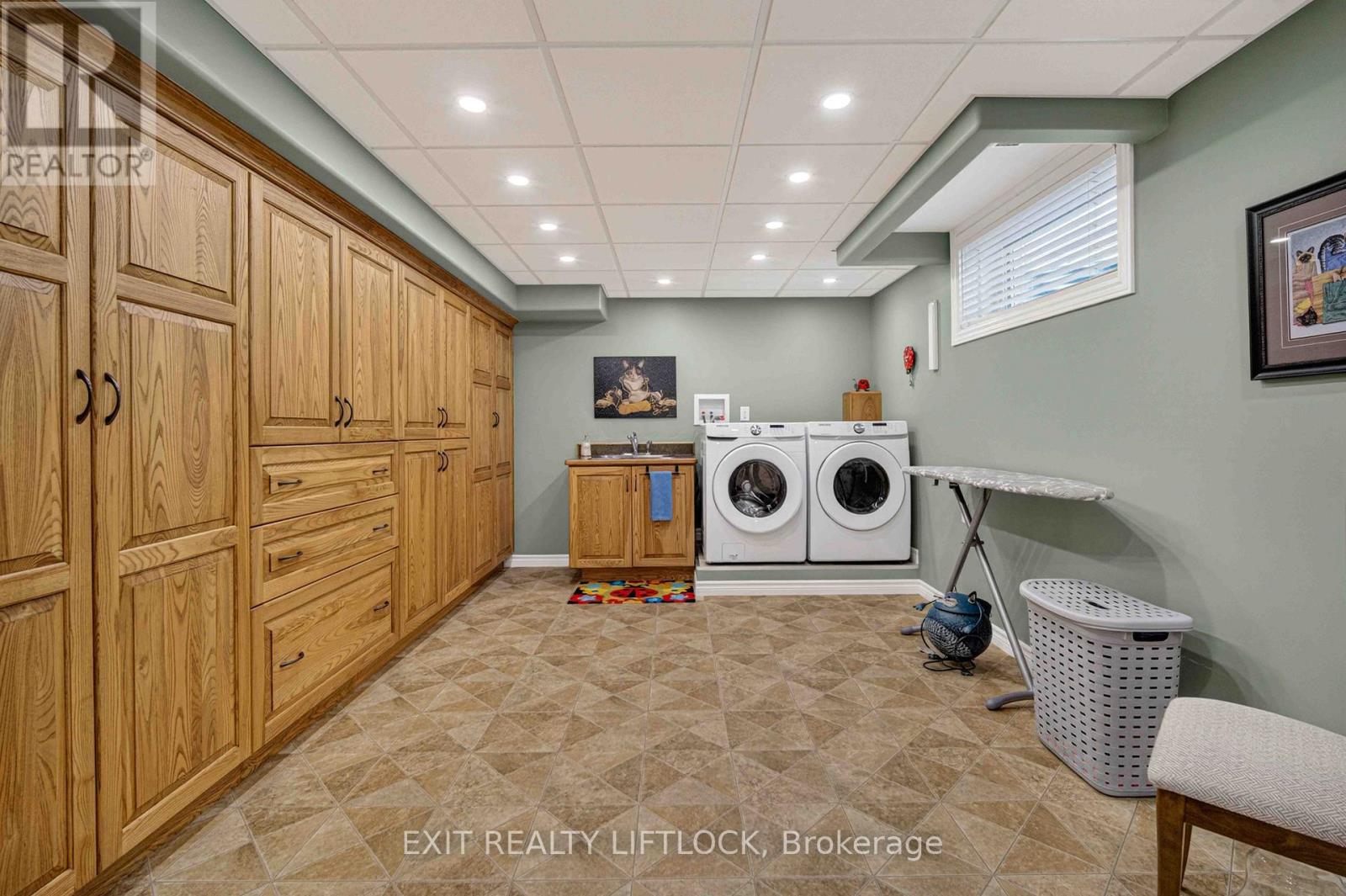 640 HERITAGE TRAIL - 35