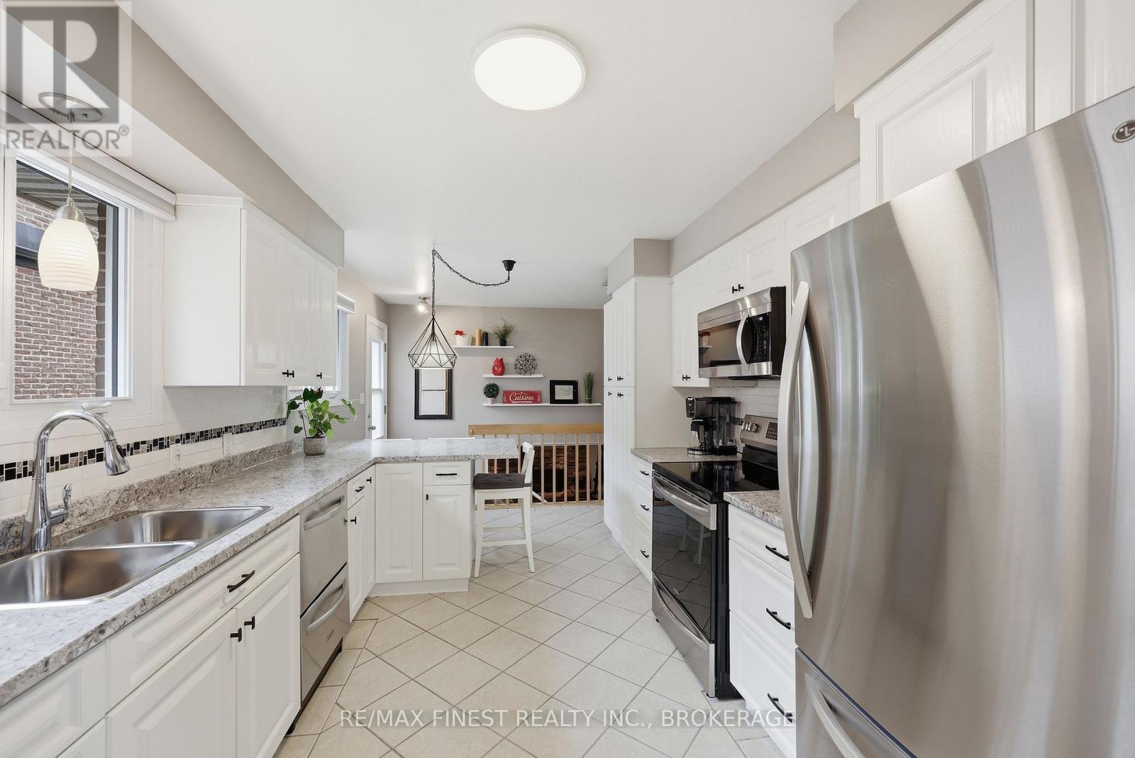 902 PEMBRIDGE CRESCENT — photo 16