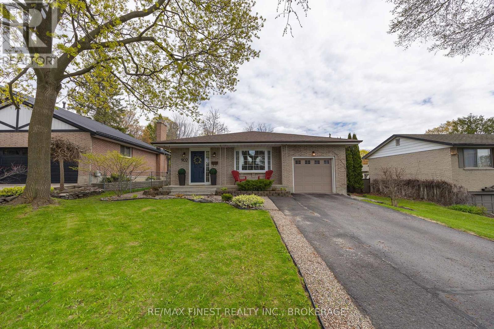 902 PEMBRIDGE CRESCENT - photo 2