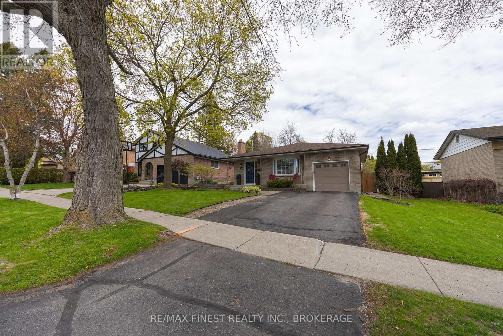902 PEMBRIDGE CRESCENT - photo 3