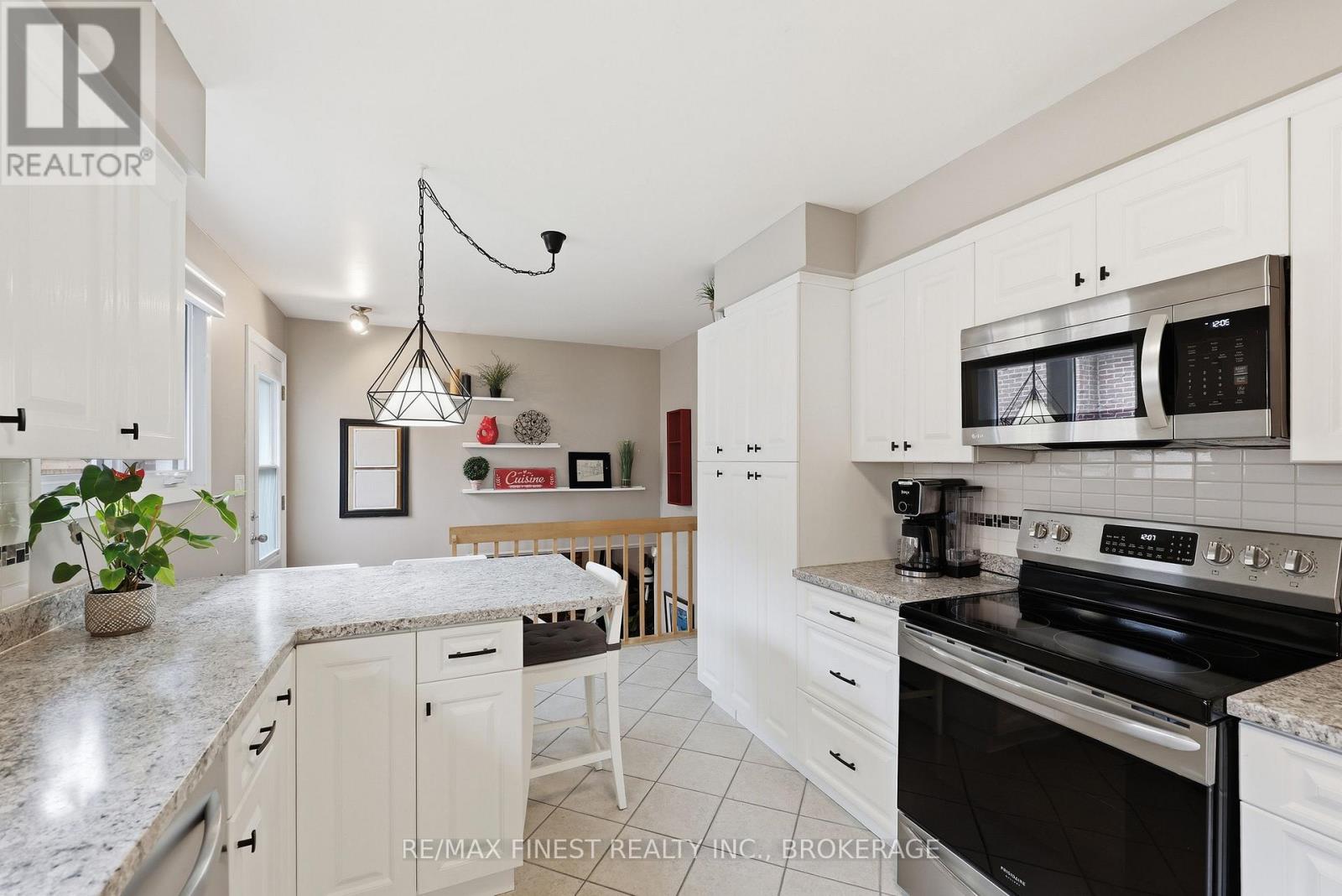 902 PEMBRIDGE CRESCENT — photo 17